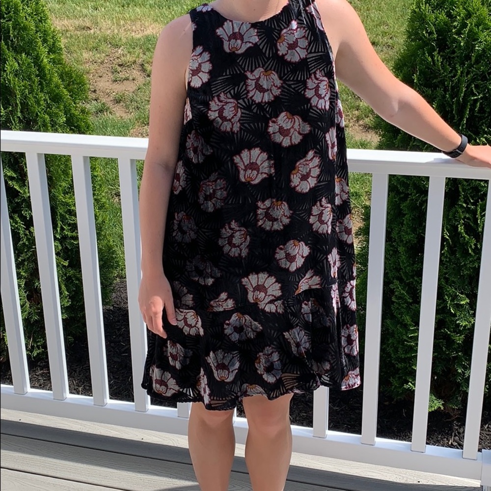 Loft womenโs XS black red velvety floral dress sleeveless fall summer NWT